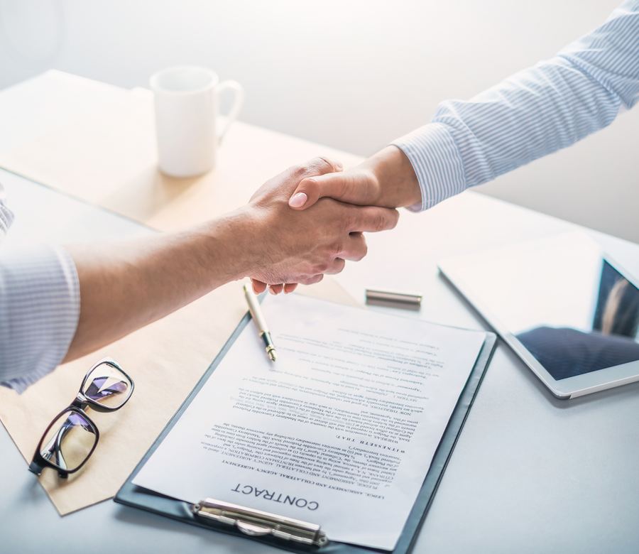 Cierre de acuerdo con firma de contrato, gestión inmobiliaria